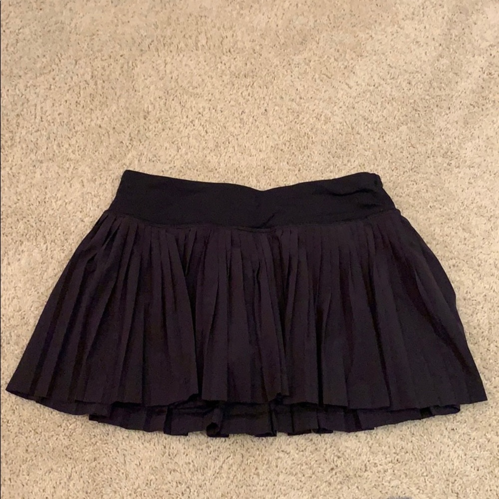 Pleated black lululemon skirt